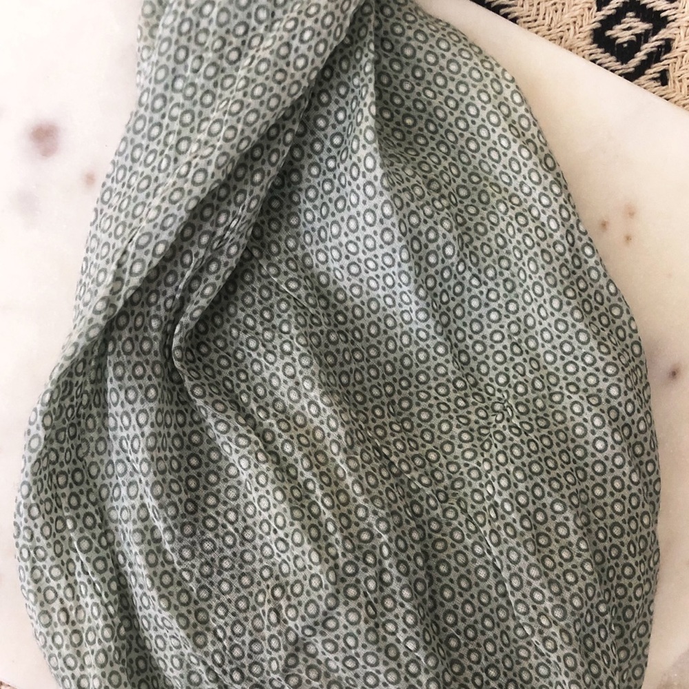 Light Green Patterned Scarf - Picture 4 of 4